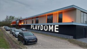 Het pand van Playdome, klant van Burm & Co