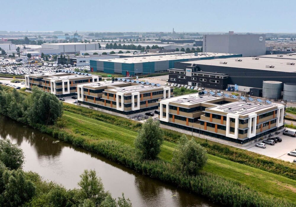 Luchtfoto van de bedrijfsgebouwen van Workinn in Waalwijk